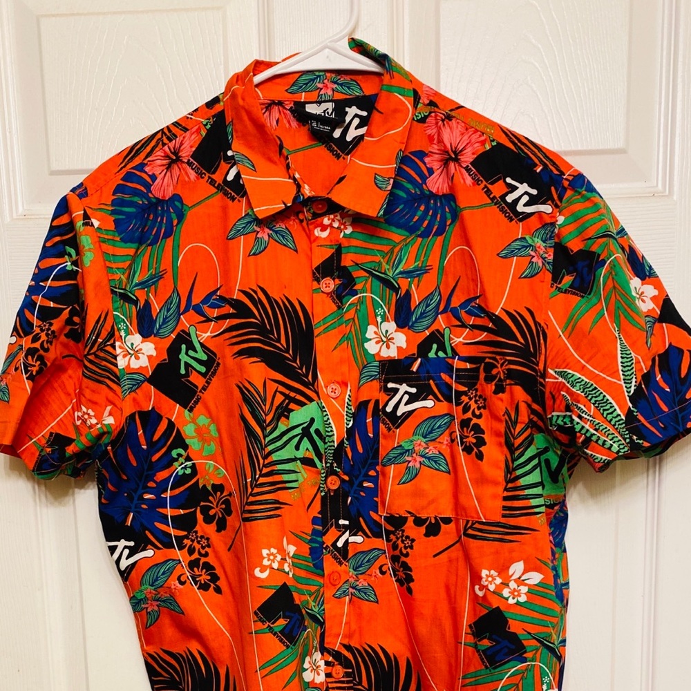 Slim Fit 
Miami/California Short Sleeve Shirt!